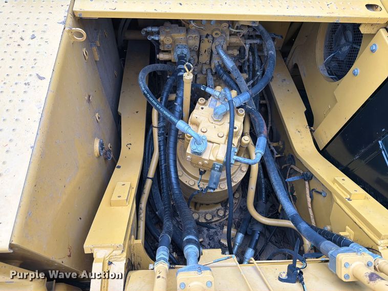 image for item ED5069 2015 Caterpillar 326F L excavator