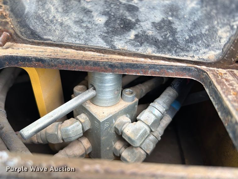 image for item ED5069 2015 Caterpillar 326F L excavator