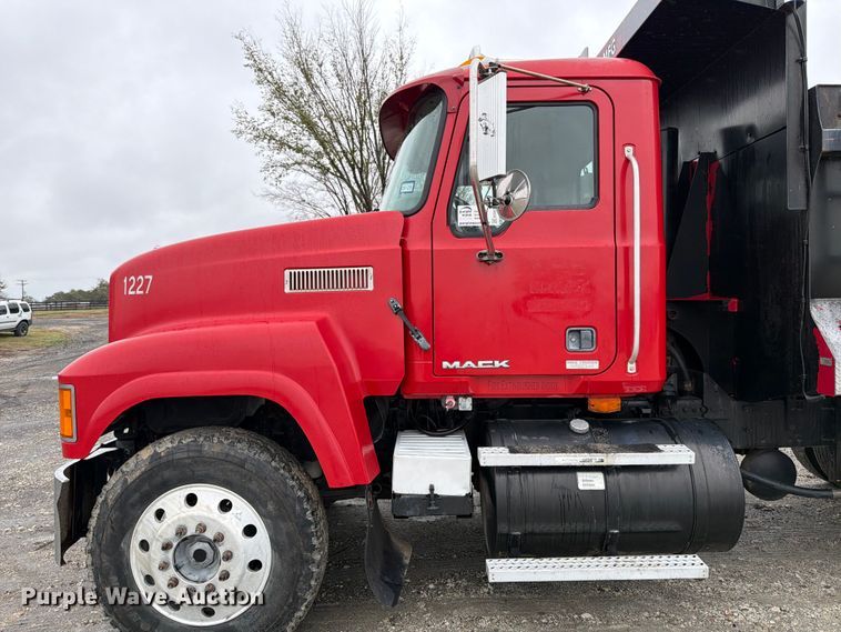 image for item ED5071 2008 Mack CHU613 dump truck