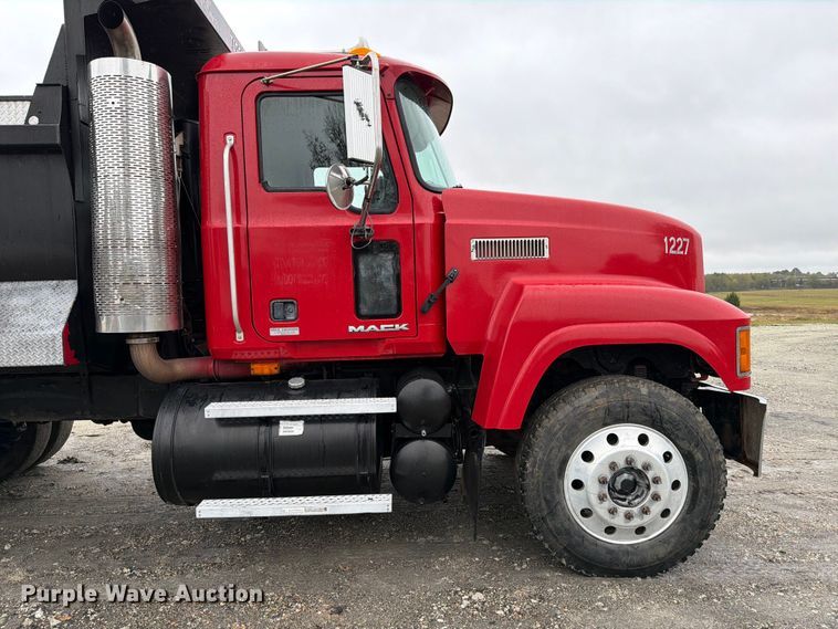 image for item ED5071 2008 Mack CHU613 dump truck