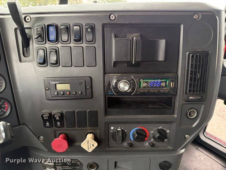 image for item ED5071 2008 Mack CHU613 dump truck