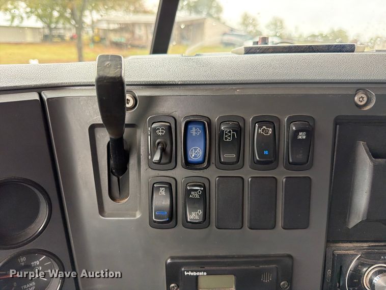 image for item ED5071 2008 Mack CHU613 dump truck