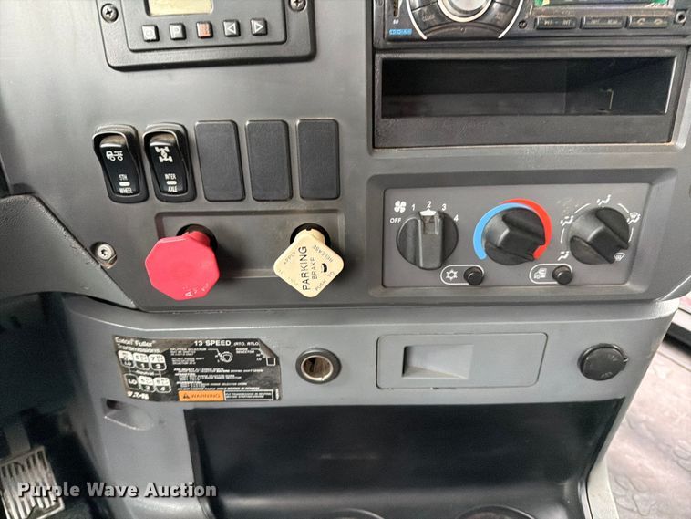 image for item ED5071 2008 Mack CHU613 dump truck