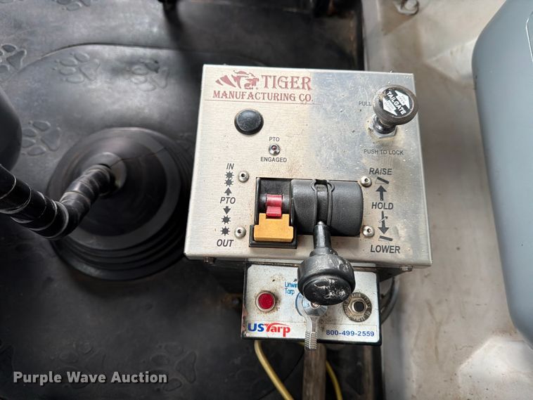 image for item ED5071 2008 Mack CHU613 dump truck