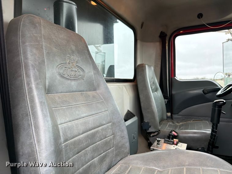 image for item ED5071 2008 Mack CHU613 dump truck