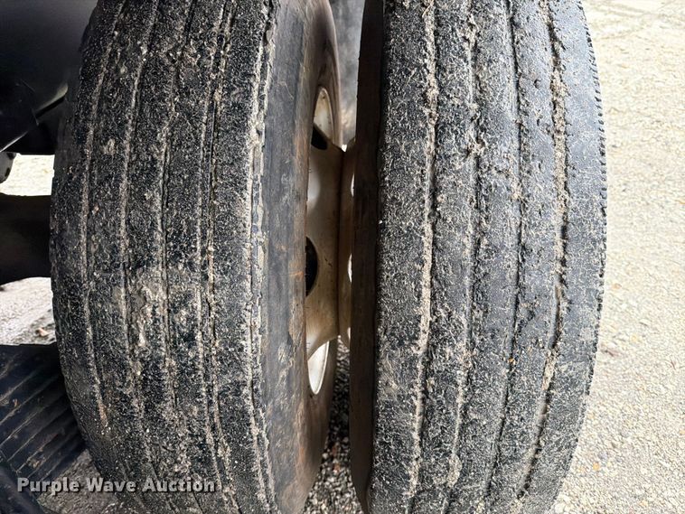 image for item ED5071 2008 Mack CHU613 dump truck