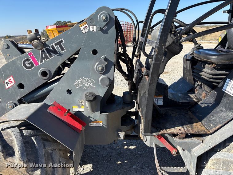 image for item ED5082 Giant V6004T compact wheel loader