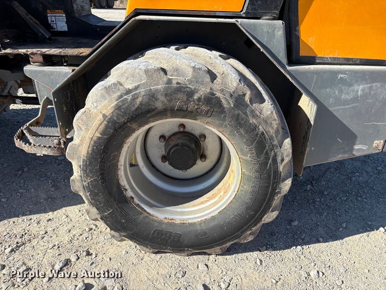 image for item ED5082 Giant V6004T compact wheel loader