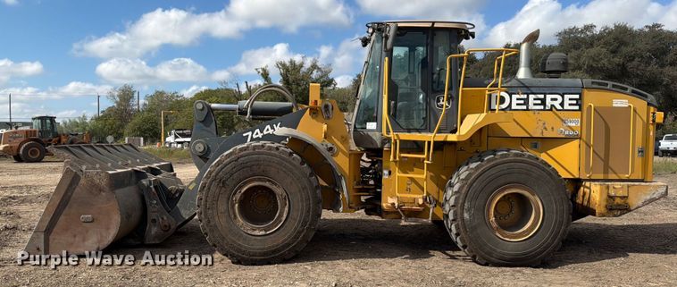 image for item ED5915 2011 John Deere 744K wheel loader