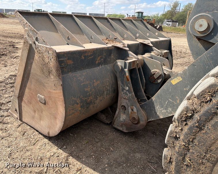 image for item ED5915 2011 John Deere 744K wheel loader