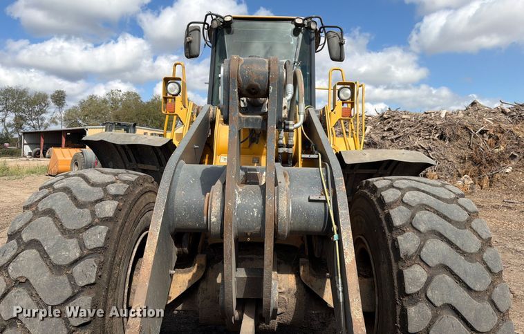 image for item ED5915 2011 John Deere 744K wheel loader