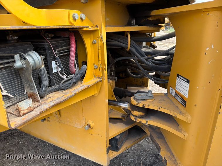 image for item ED5915 2011 John Deere 744K wheel loader