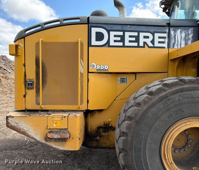 image for item ED5915 2011 John Deere 744K wheel loader