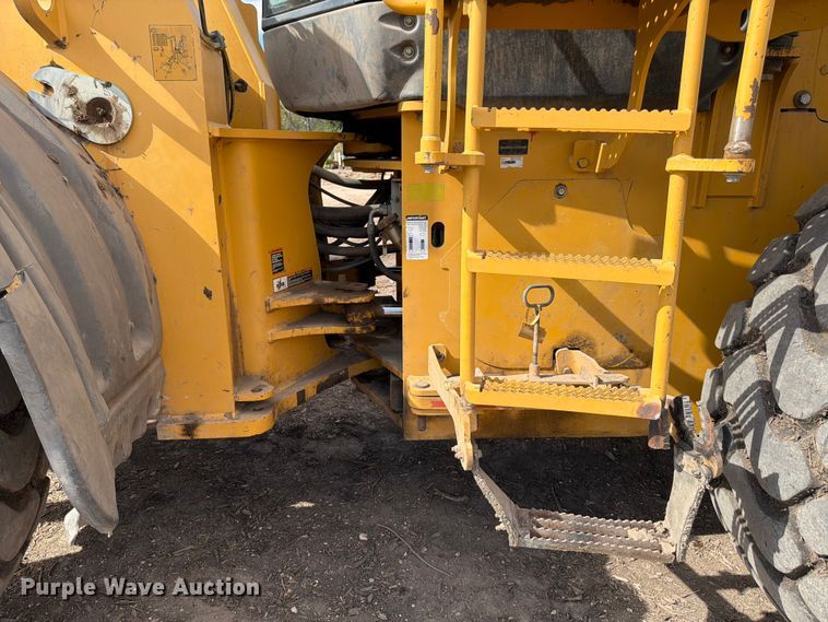 image for item ED5915 2011 John Deere 744K wheel loader