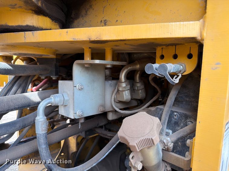 image for item ED5915 2011 John Deere 744K wheel loader