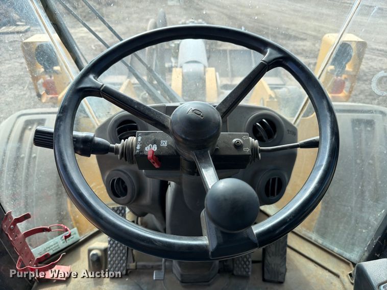 image for item ED5915 2011 John Deere 744K wheel loader