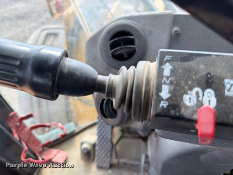 image for item ED5915 2011 John Deere 744K wheel loader