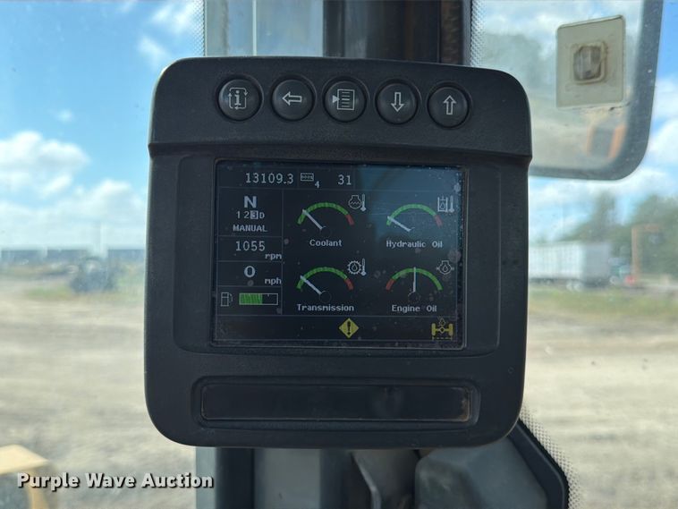 image for item ED5915 2011 John Deere 744K wheel loader