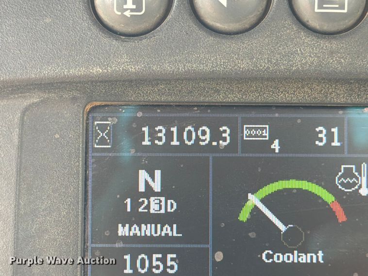 image for item ED5915 2011 John Deere 744K wheel loader