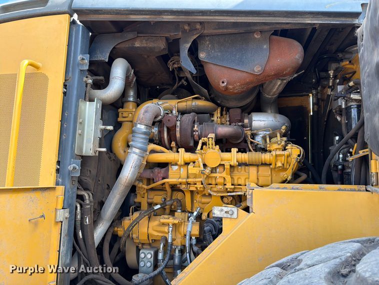 image for item ED5915 2011 John Deere 744K wheel loader