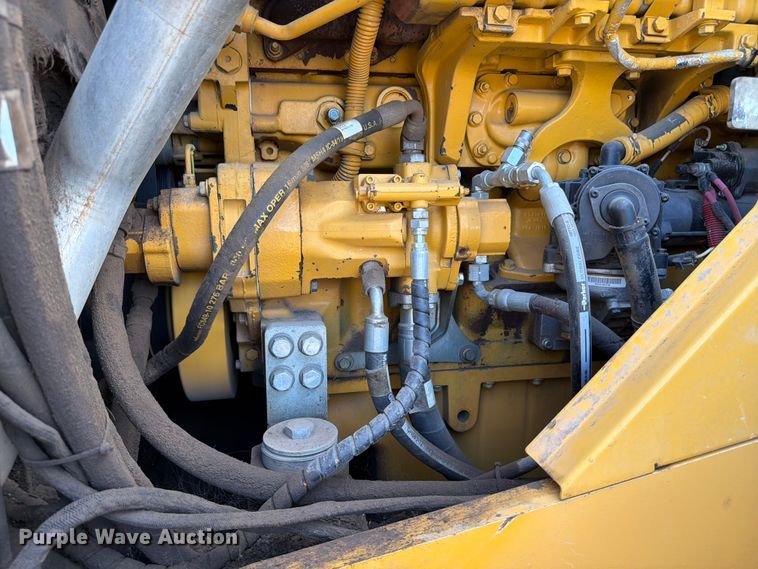 image for item ED5915 2011 John Deere 744K wheel loader