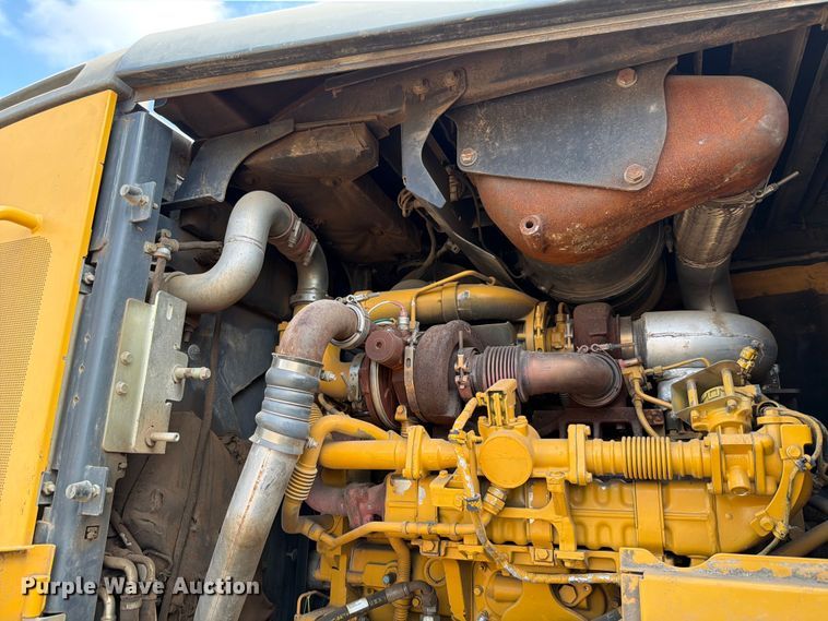 image for item ED5915 2011 John Deere 744K wheel loader