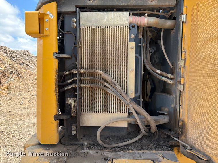 image for item ED5915 2011 John Deere 744K wheel loader