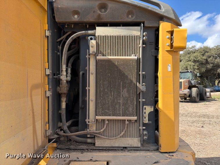 image for item ED5915 2011 John Deere 744K wheel loader