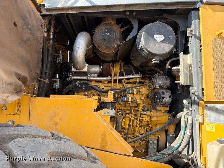 image for item ED5915 2011 John Deere 744K wheel loader