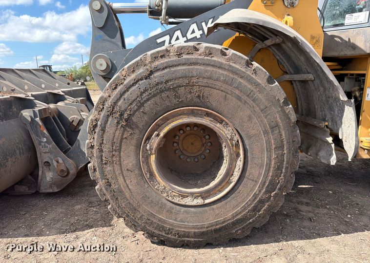 image for item ED5915 2011 John Deere 744K wheel loader
