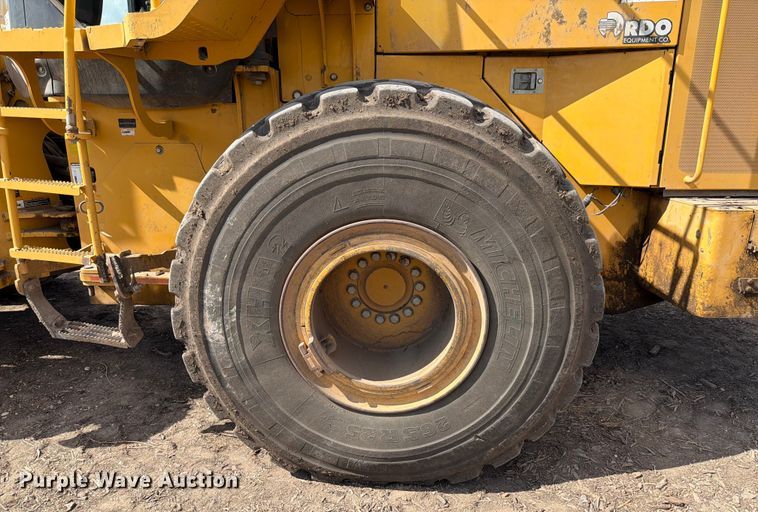 image for item ED5915 2011 John Deere 744K wheel loader