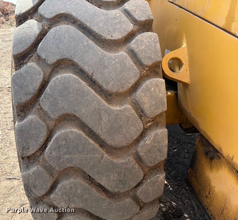 image for item ED5915 2011 John Deere 744K wheel loader