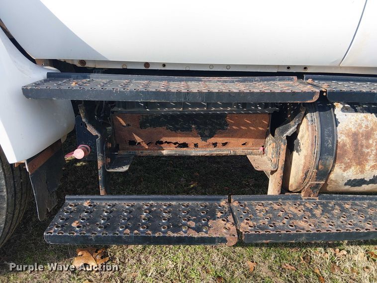 image for item EE1384 2007 Ford F650 utility / service truck