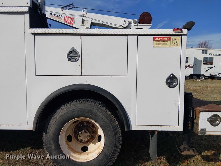 image for item EE1384 2007 Ford F650 utility / service truck