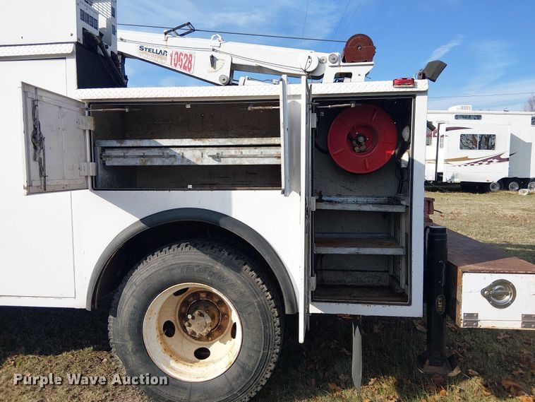 image for item EE1384 2007 Ford F650 utility / service truck