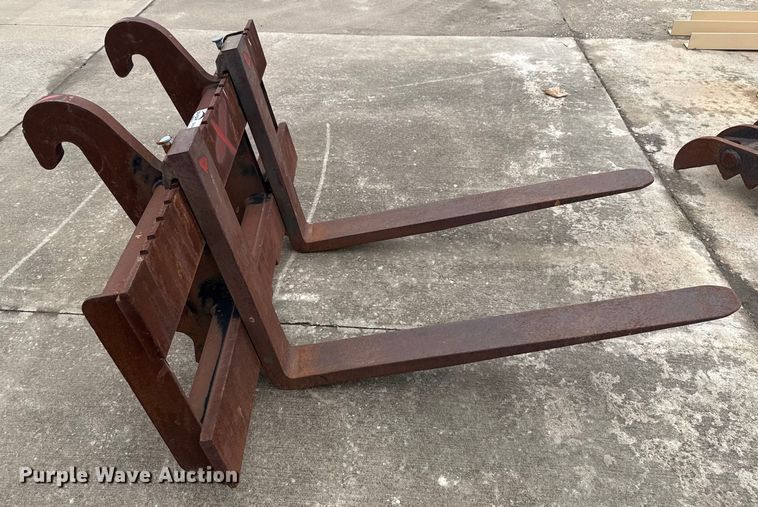 image for item EE3393 Wheel loader forks