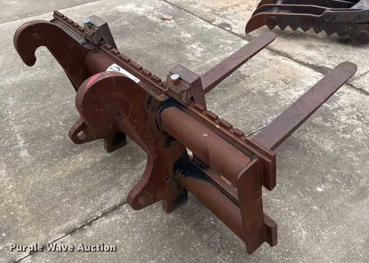 image for item EE3393 Wheel loader forks