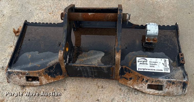 image for item EE3394 Excavator plate attachment