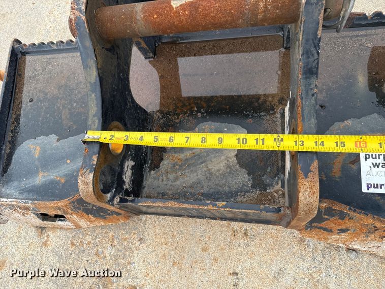 image for item EE3394 Excavator plate attachment
