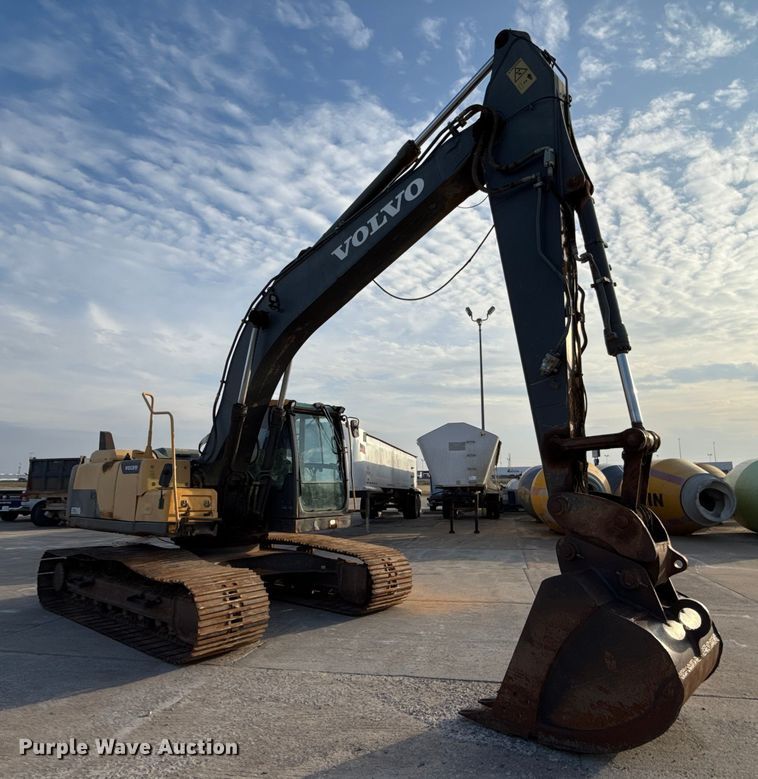 image for item EE3404 Volvo EC220DL excavator