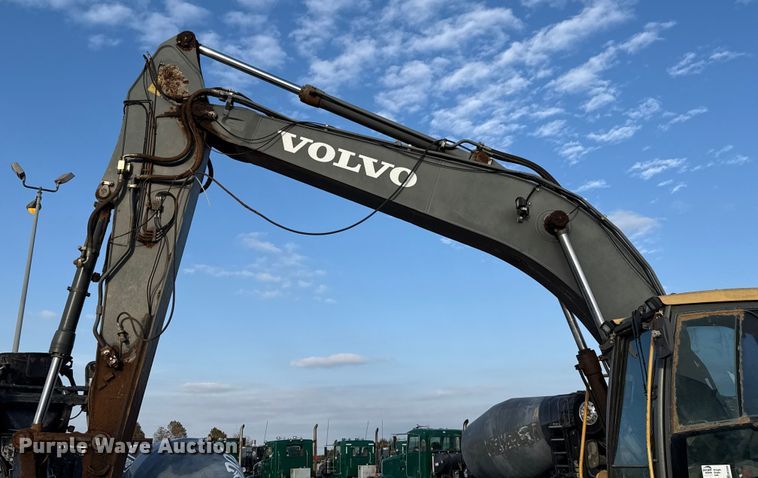 image for item EE3404 Volvo EC220DL excavator