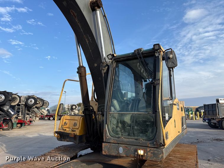 image for item EE3404 Volvo EC220DL excavator