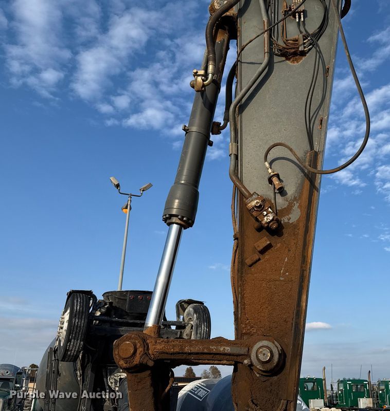 image for item EE3404 Volvo EC220DL excavator