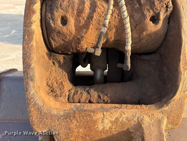 image for item EE3404 Volvo EC220DL excavator