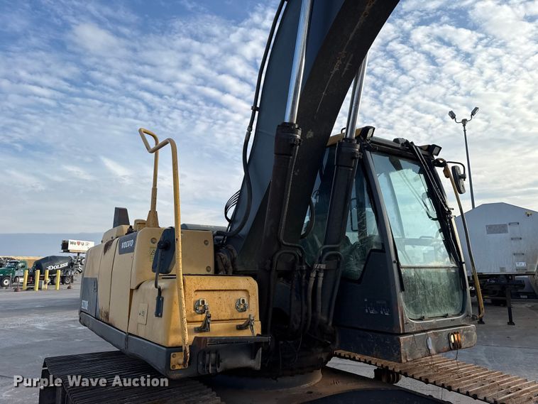 image for item EE3404 Volvo EC220DL excavator