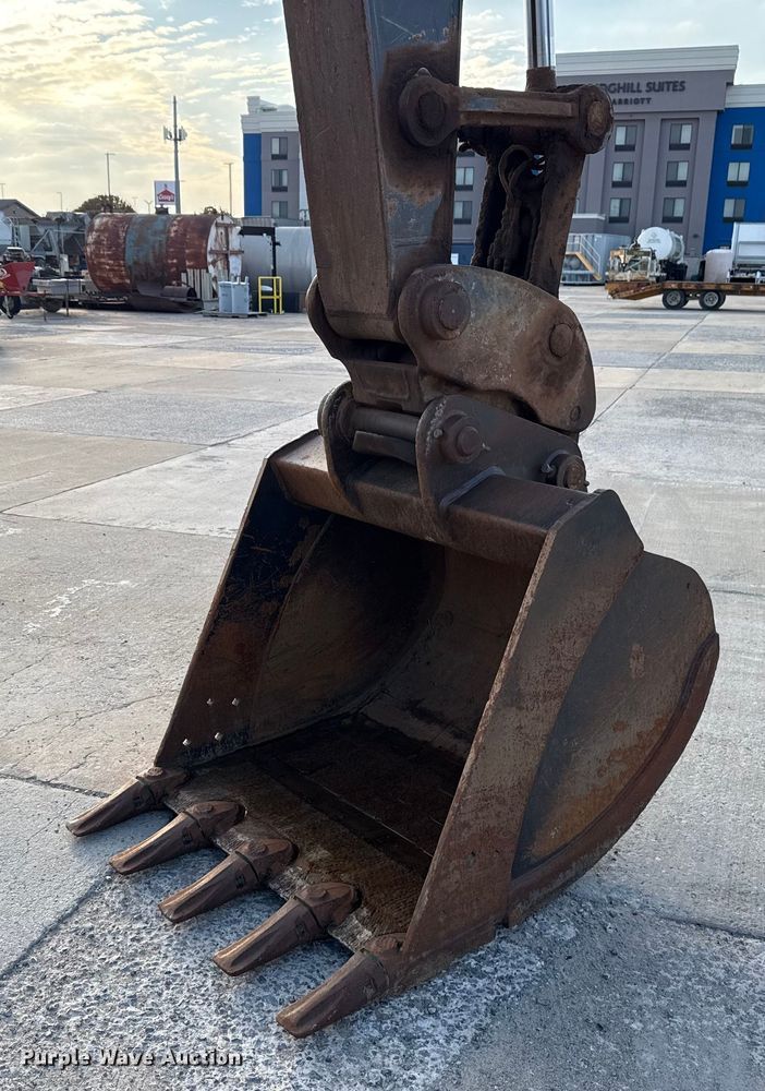 image for item EE3404 Volvo EC220DL excavator