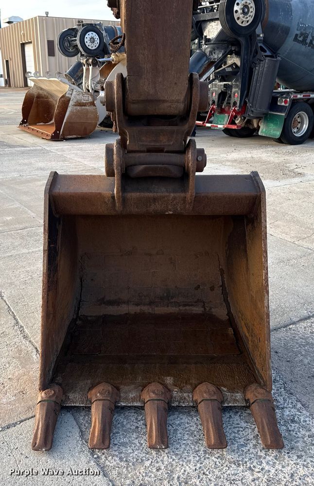 image for item EE3404 Volvo EC220DL excavator