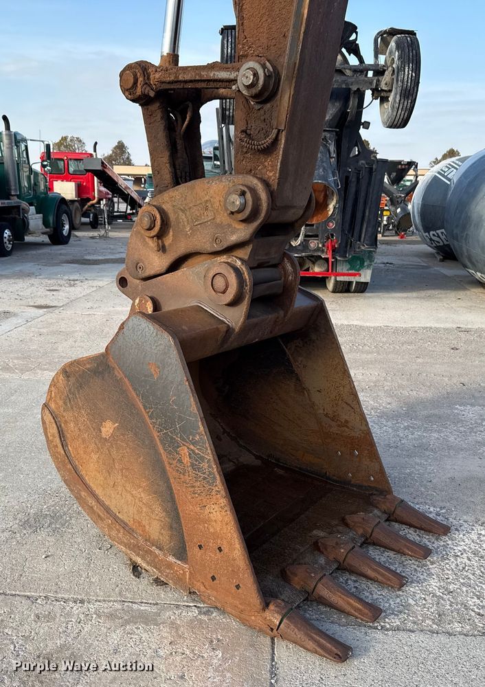 image for item EE3404 Volvo EC220DL excavator