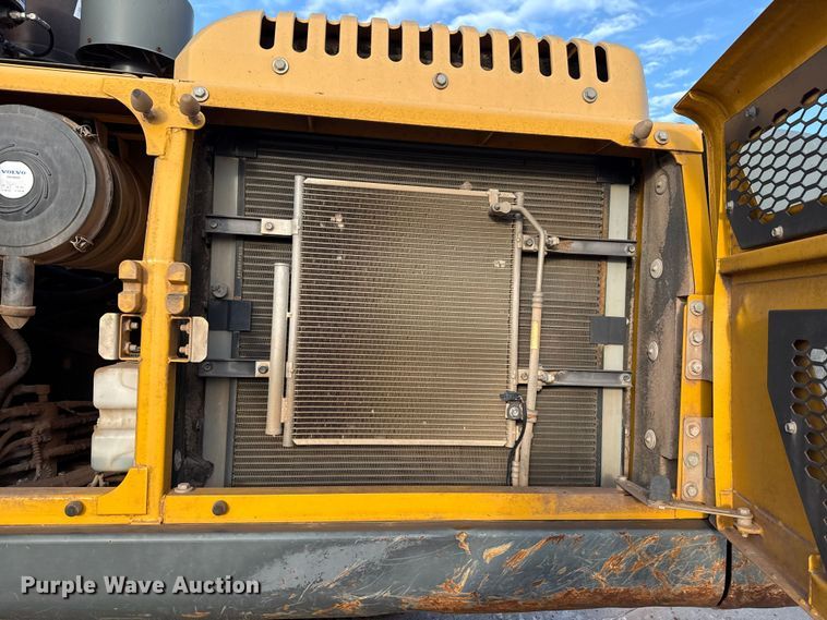 image for item EE3404 Volvo EC220DL excavator