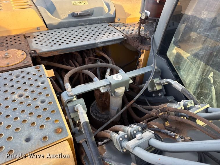 image for item EE3404 Volvo EC220DL excavator